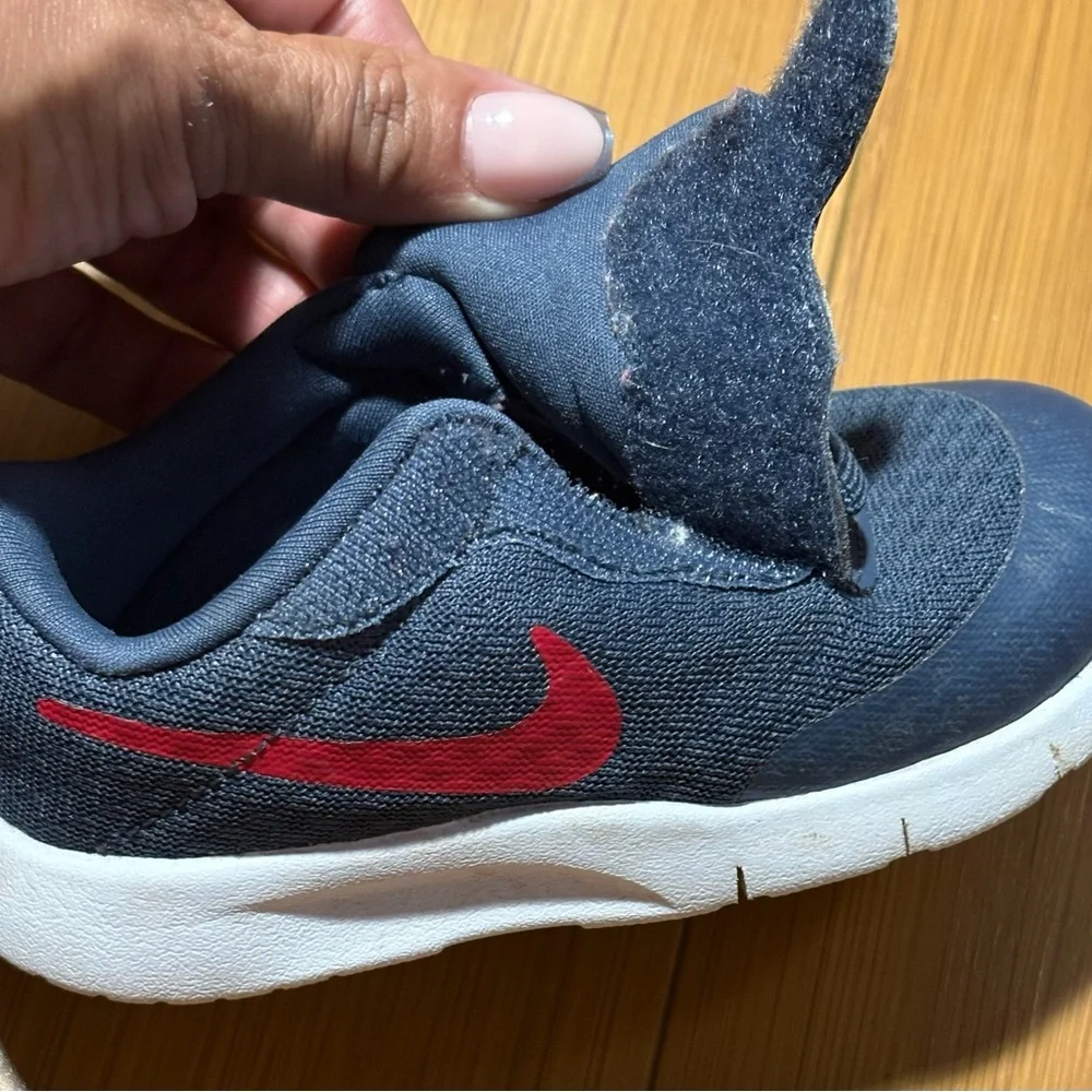 Nike‎ Gray Sneakers with Cushioned Midsole and Breathable Mesh